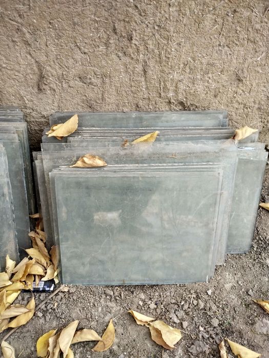 Oyna lar bor  steklo