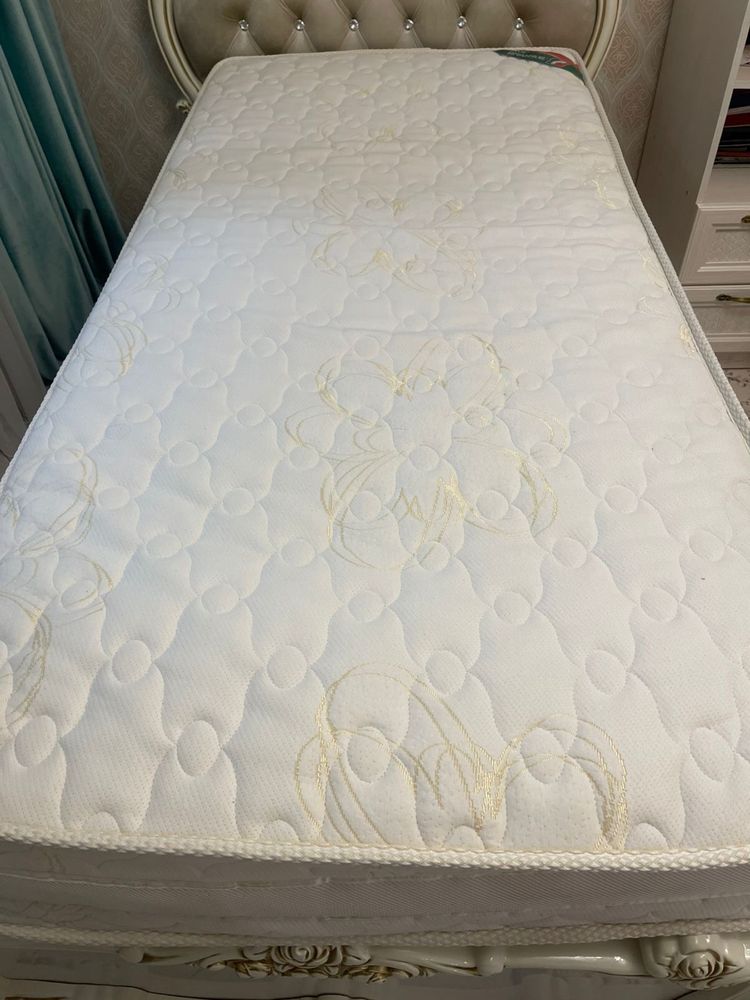 Продам Матрас размер 90х200см., высота 20см.