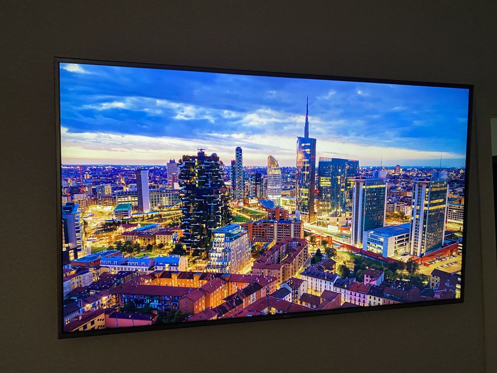 Большой LG SmartTV 65’ 165 см