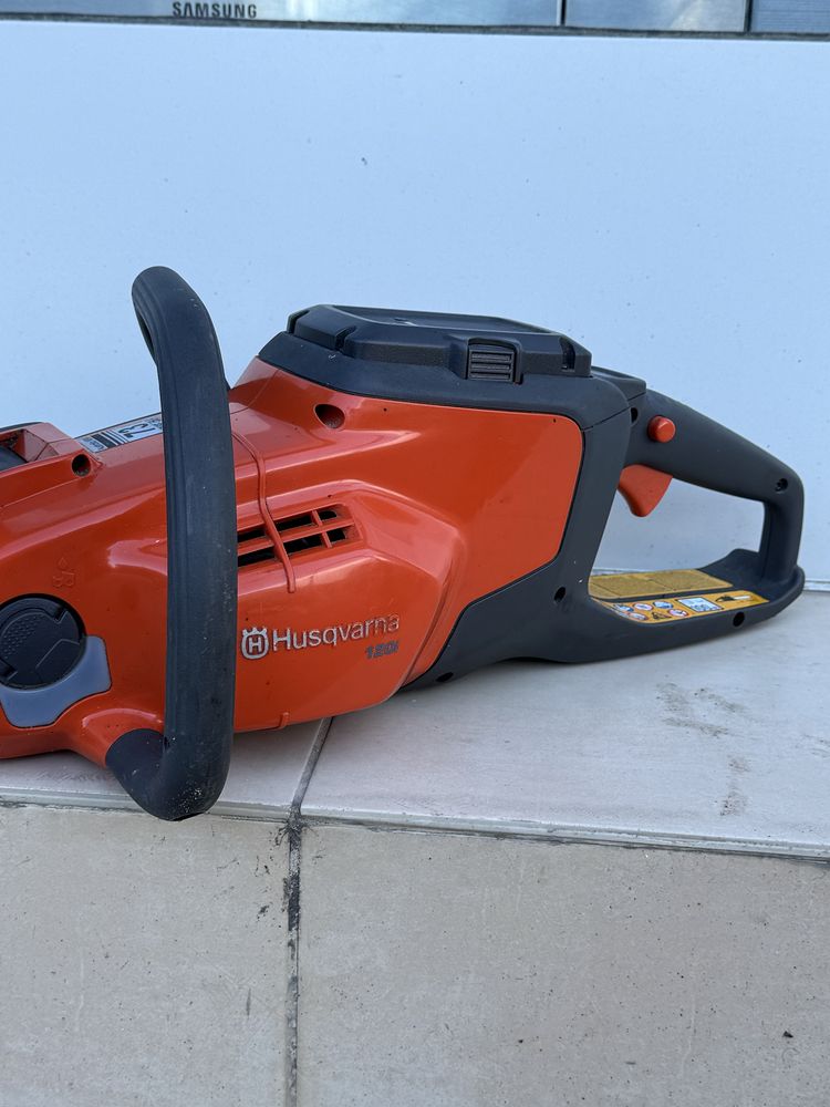 Продавам акумулаторен трион Husqvarna 120i
