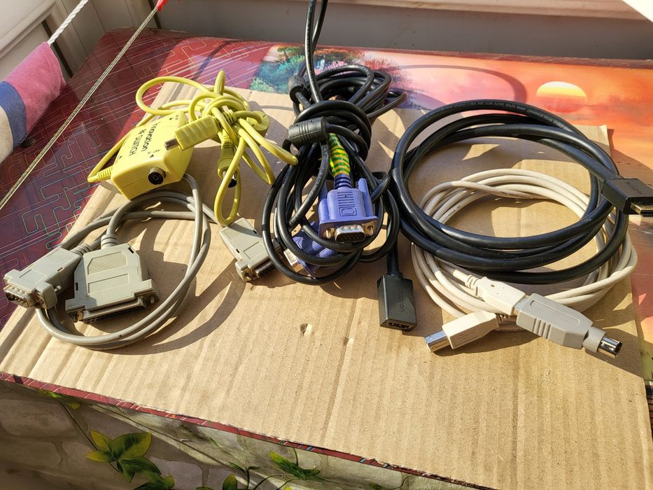 De vinzare cabluri hdm și ceas Rado.