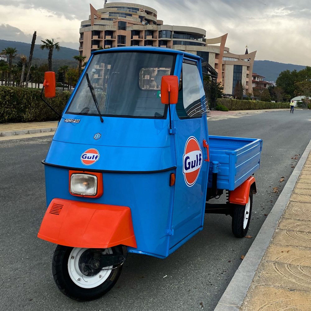 Piaggio ape триколка