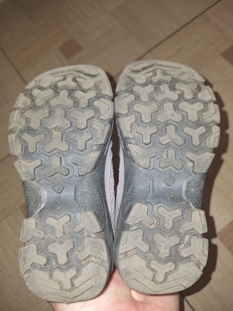 Ghetute/bocanci drumetie copii Quechua marime 27 ca noi