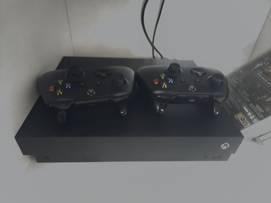 Xbox one x 1TB +2 console + 6 jocuri