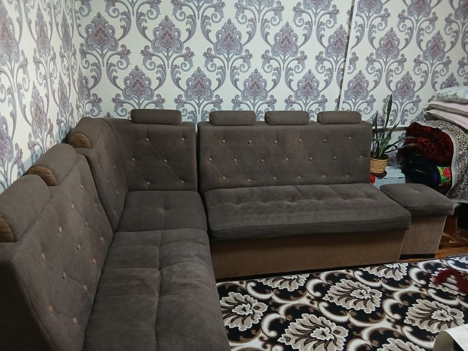 Кухонный.   Уголок.   С пуфикам.