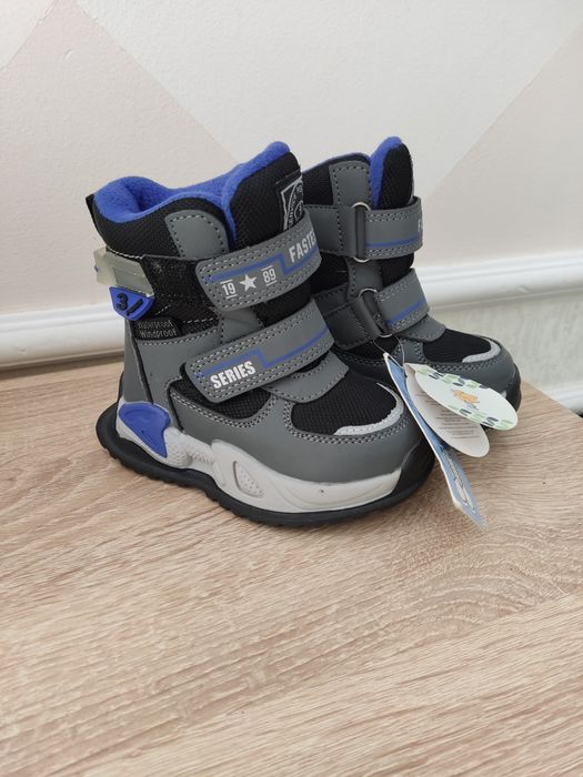 Продам зимние сапожки для мальчика