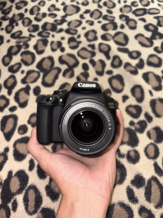 Camera foto Canon EOS 2000D