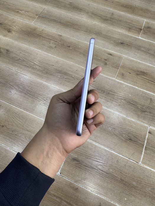 Samsung S21 fE  5G 8/256 ideal karobka srochna sotiladi