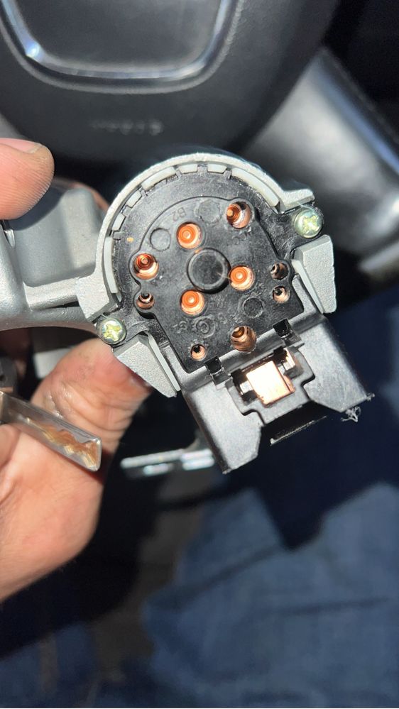 Reparatii contacte auto deplasare in Bucuresti si Ilfov
