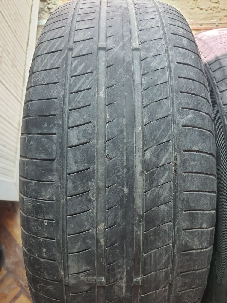 Шина бу 215/60R17