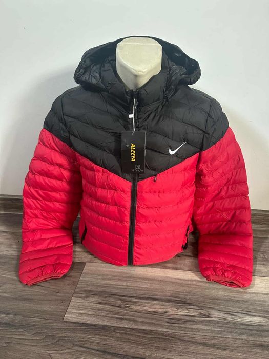 Geacă bărbătească 
Emblemă cusută 
Mărimi M , L , Xl , Xxl , 3xl
Preț