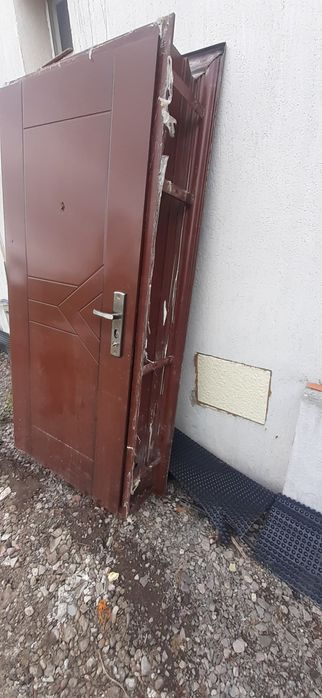 Блиндирана врата