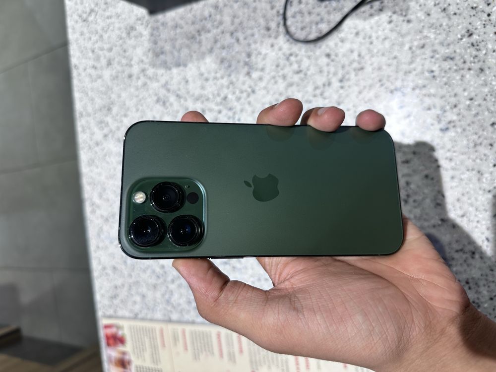 Iphone 13 pro green