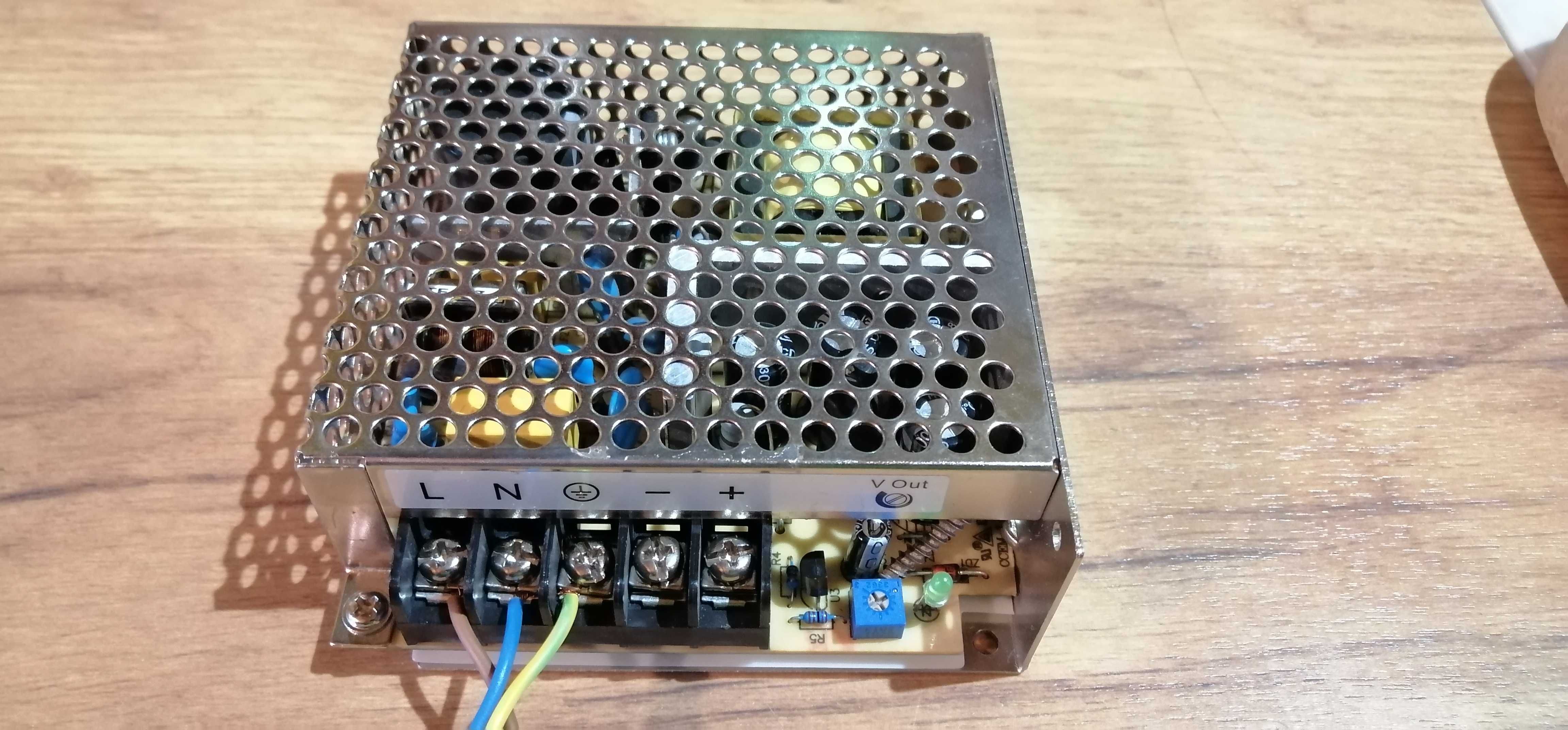 Захранване 5V-8А Импулсно захранващо устройство