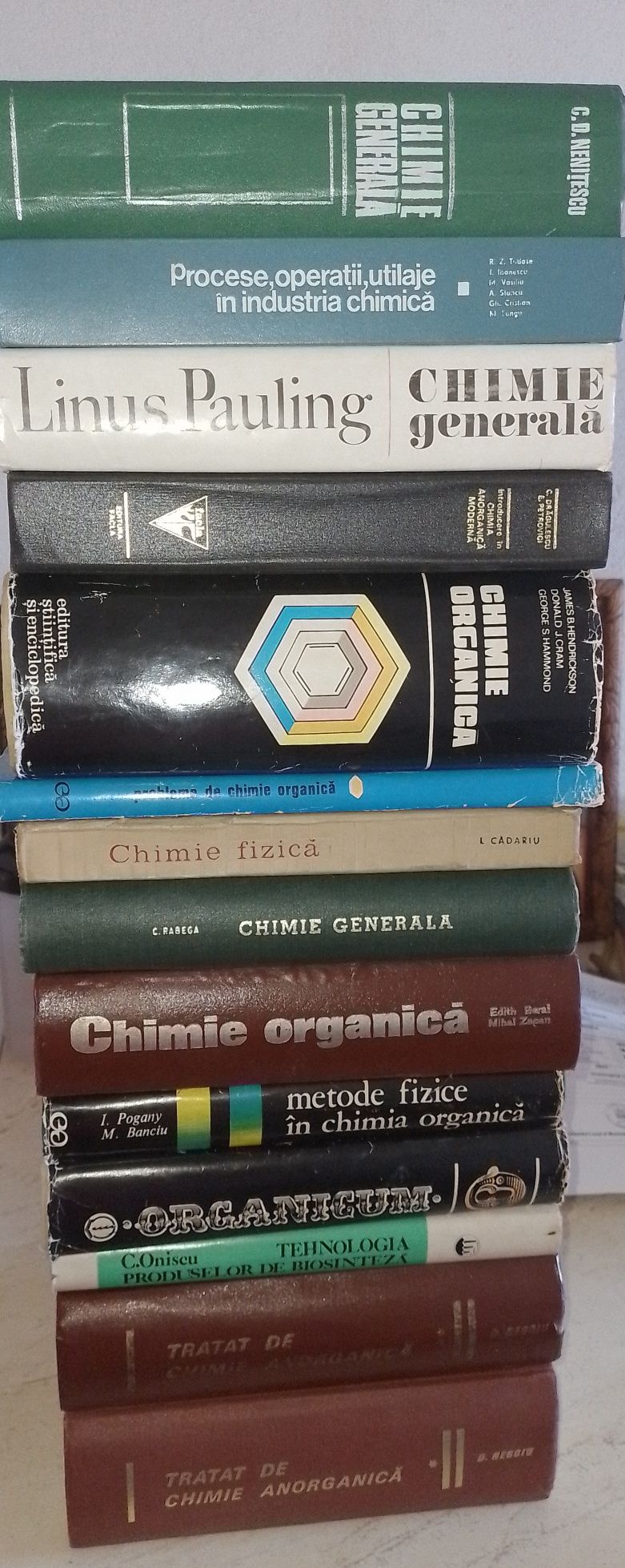 Vând cărți MEDCINA si CHIMIE în stare foarte bună!