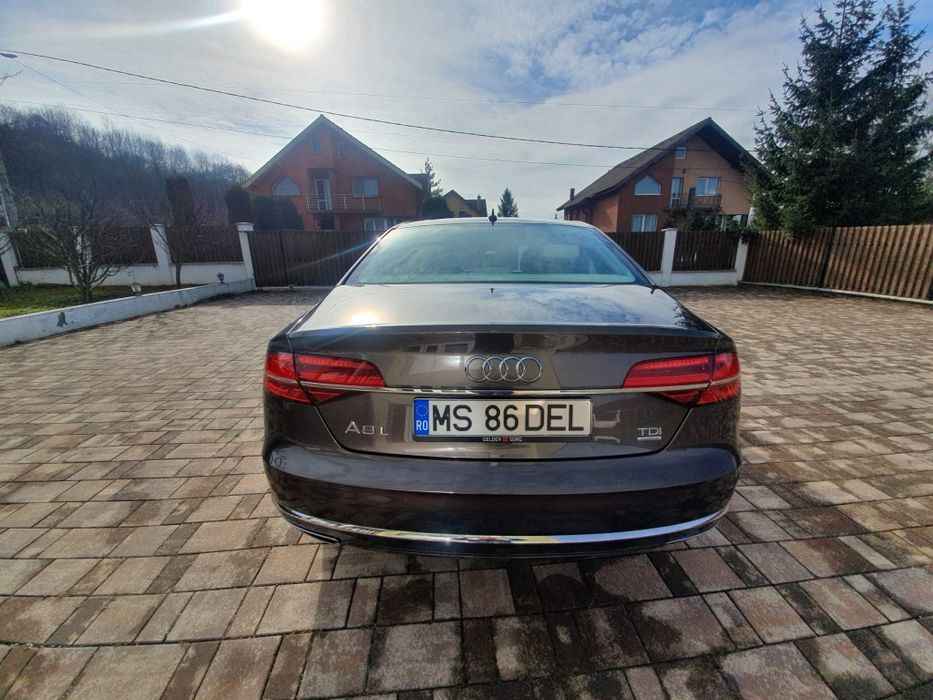 Audi A 8 Long , 2016