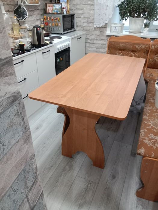 Мебель. Кухонный стол.