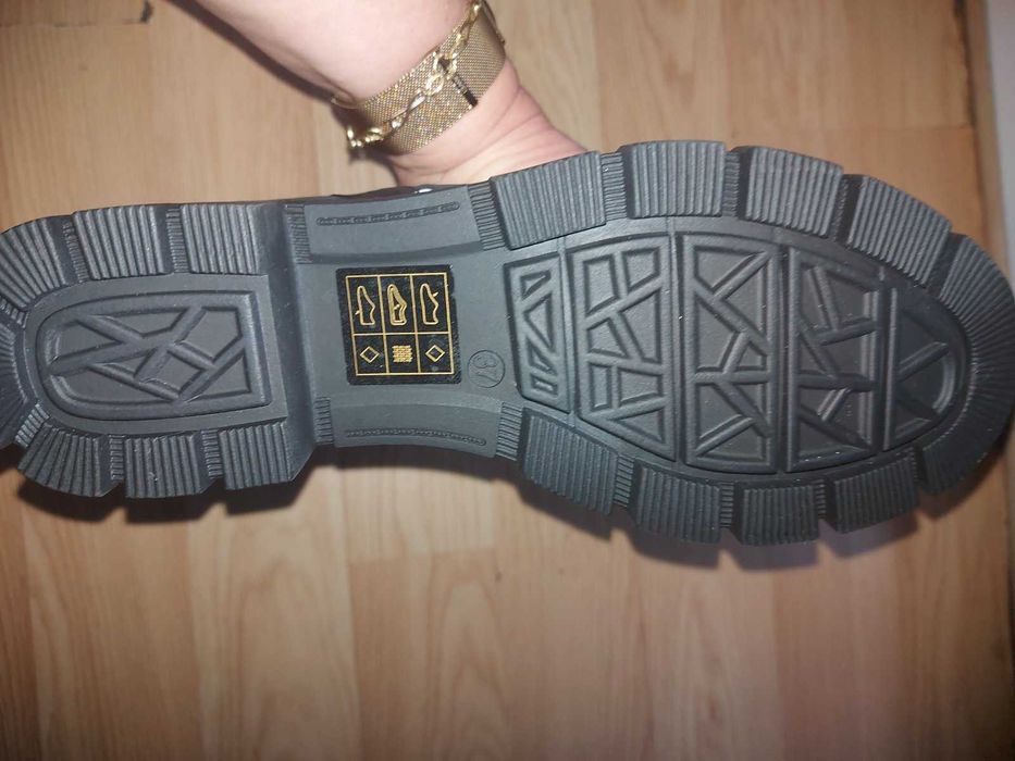 Дамски боти от набук и лак нови-номер 37