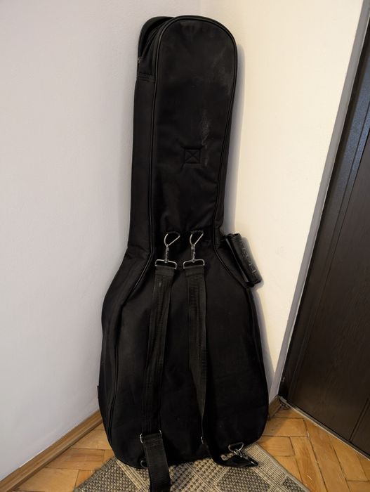 Chitara acustica Hora Reghin, neagra, productie 2004 + husa rucsac
