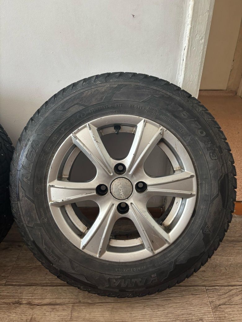 Продам Титановый диск с зимними шинами R13