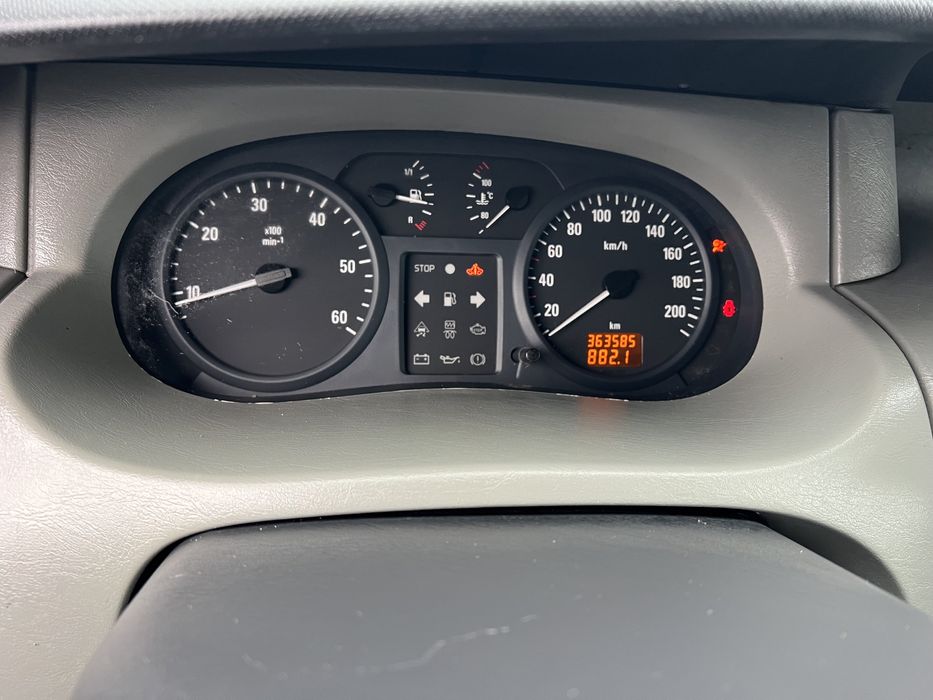 Vivaro lung 5 locuri mixt AC