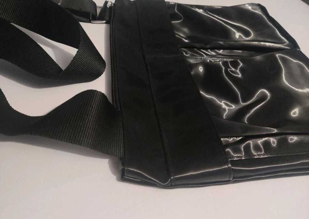 Geantă damă (material lucios)