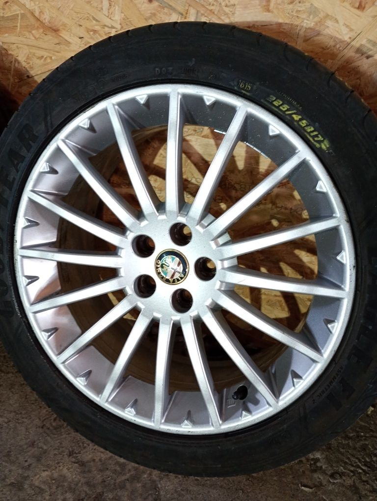 Алфа Ромео оригинални джанти със гуми 225/45/17 7J ET40.5 5x100 цо56