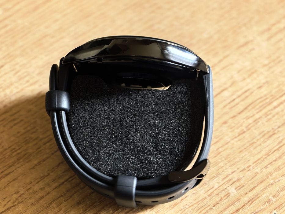 Huawei Watch 4, 46mm, negru, ecran OLED, baterie 3 zile, plus 8 curele