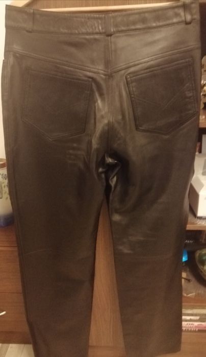 Set costum de piele NOU cu eticheta de calitate superioară /Spania