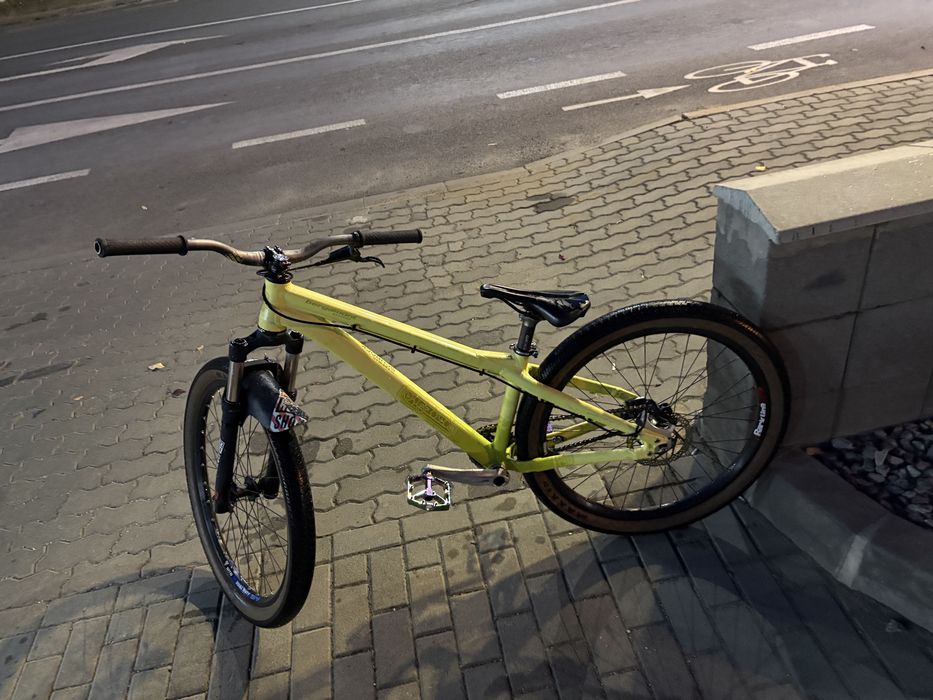 Vând bicicletă dirtjumper Bergamont