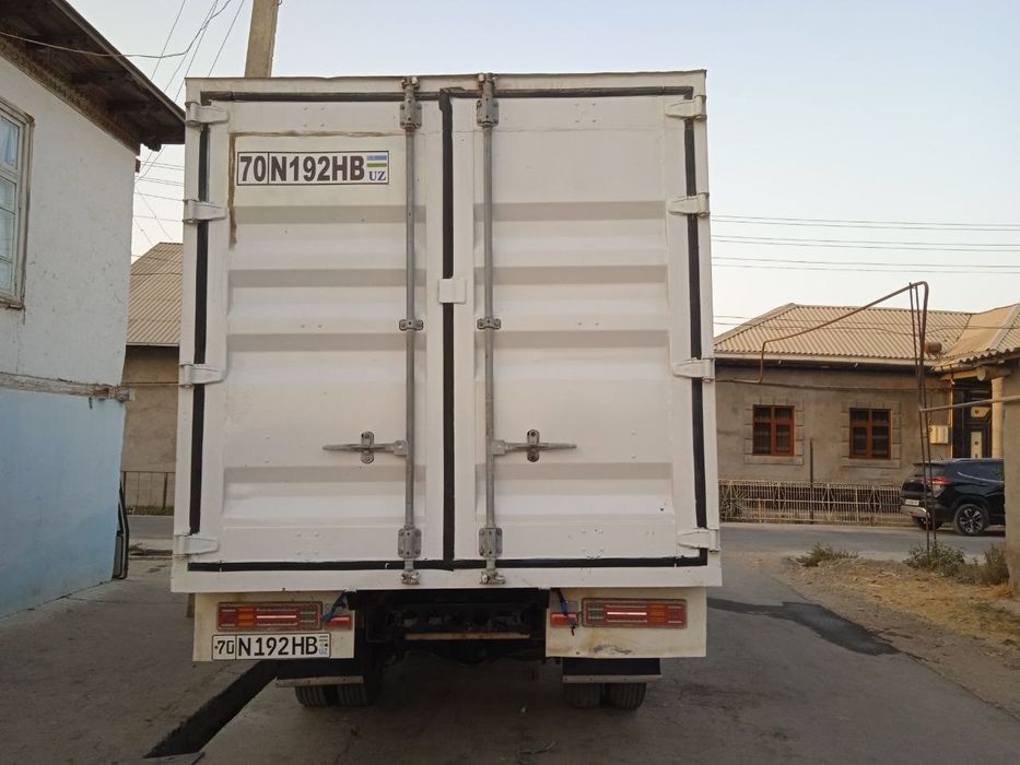 ISUZU bortovoy gruzovoy