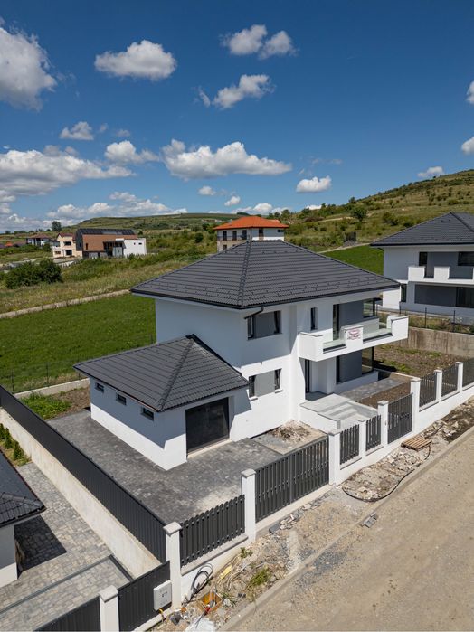 Vand casa unifamiliala la intrare in chinteni