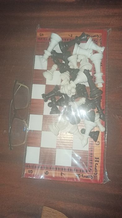 Продам шахматы новые