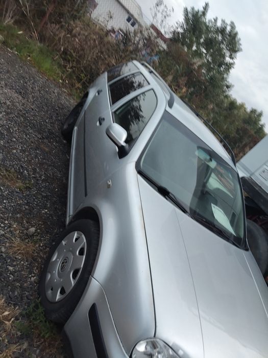 Vând golf 1 6 benzina și gpl an 2002