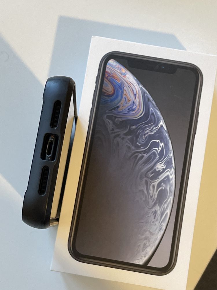 iPhone XR 64GB Перфектен + калъф + зарядно