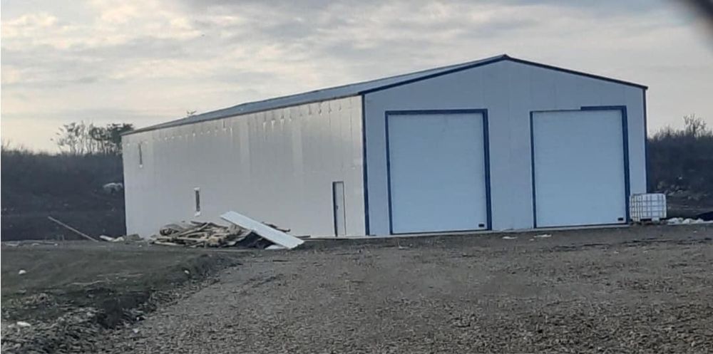 Vand hala metalica 8m x 15m complecta cu panou sandwich