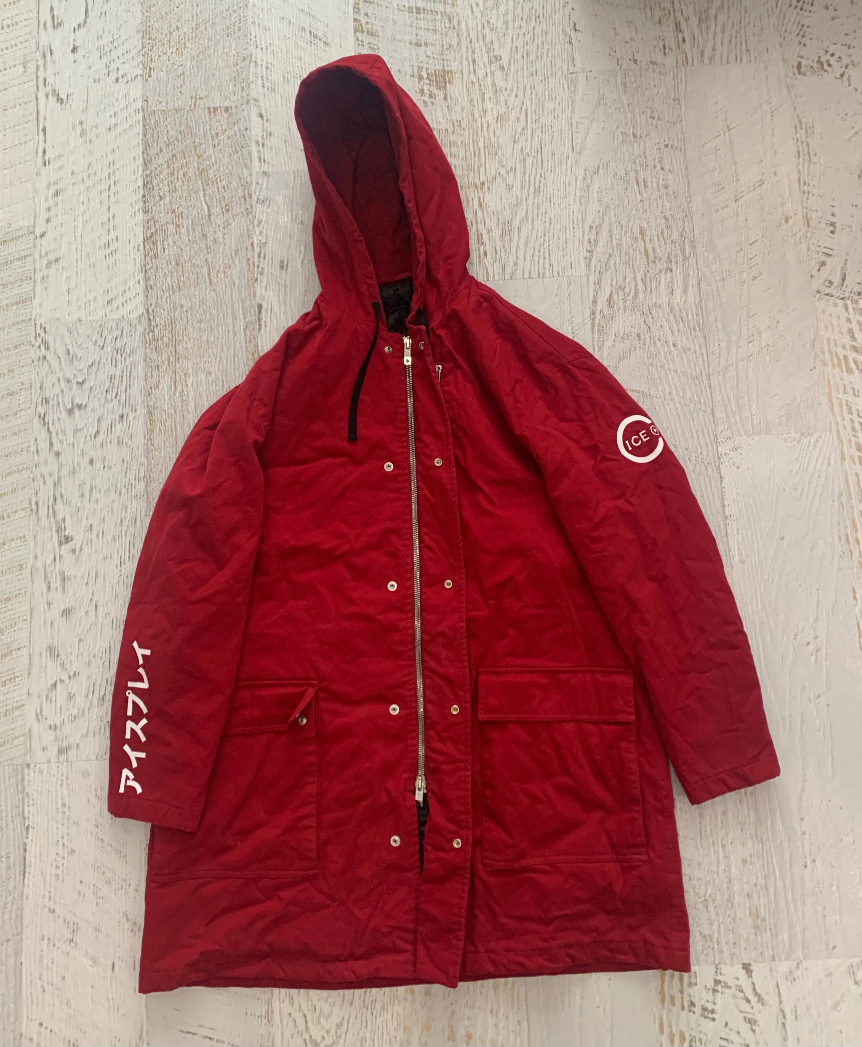 Продавам чисто ново яке ICEBERG 1974