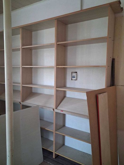 Magazin uchun tayyor polkala bor