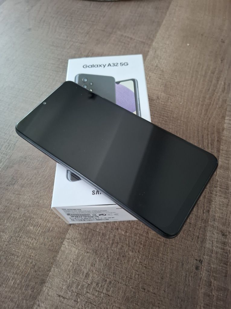 Vand  sau schimb cu aur iphone 14, 128 gb culoare blue și un samsung A