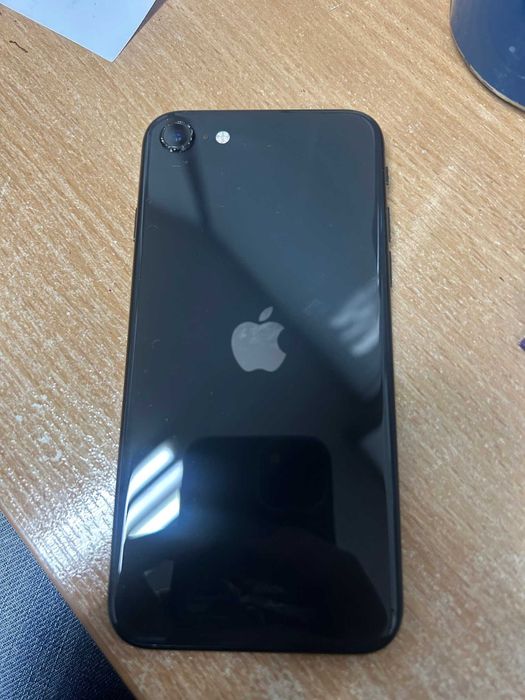 iphone se 2020 отлично състояние