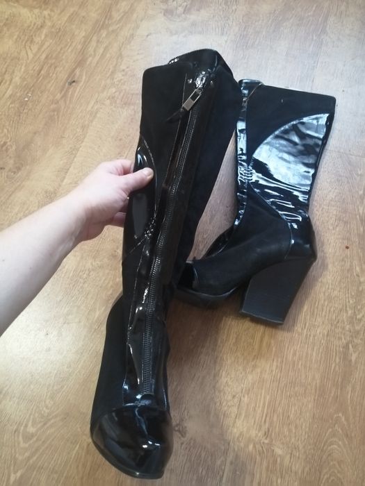 Ботуши от естествен лак и естествен велур