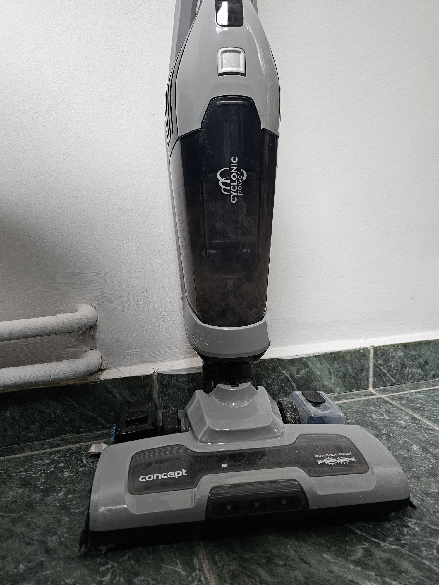 Vând aspirator vertical cu mop marca Concept