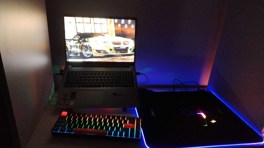 Vând laptop Lenovo în stare perfecta folosit doar o luna