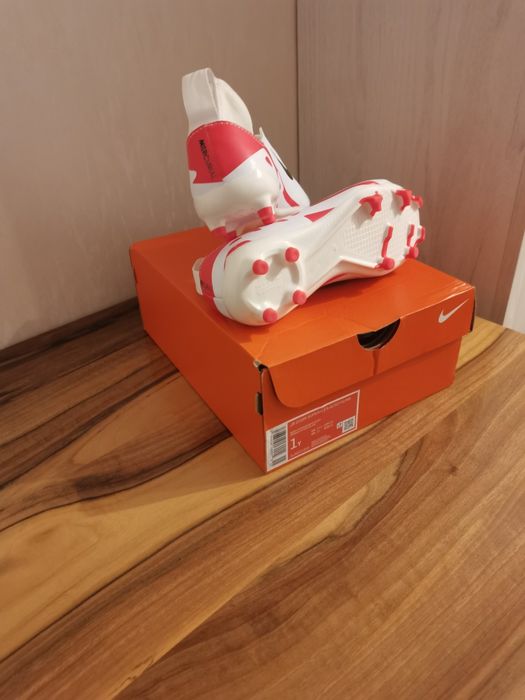 Ghete de fotbal nike