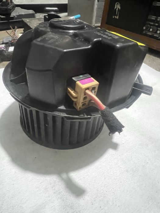 Ventilator Habitaclu / Ventilator Aeroterma Audi A3 (8P) cod F983228M