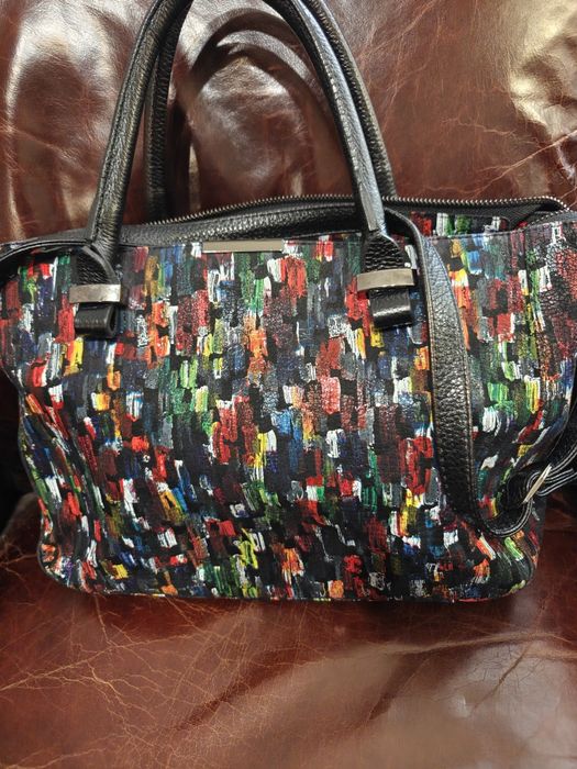 Дамска чанта от естествена кожа с ефектен принт