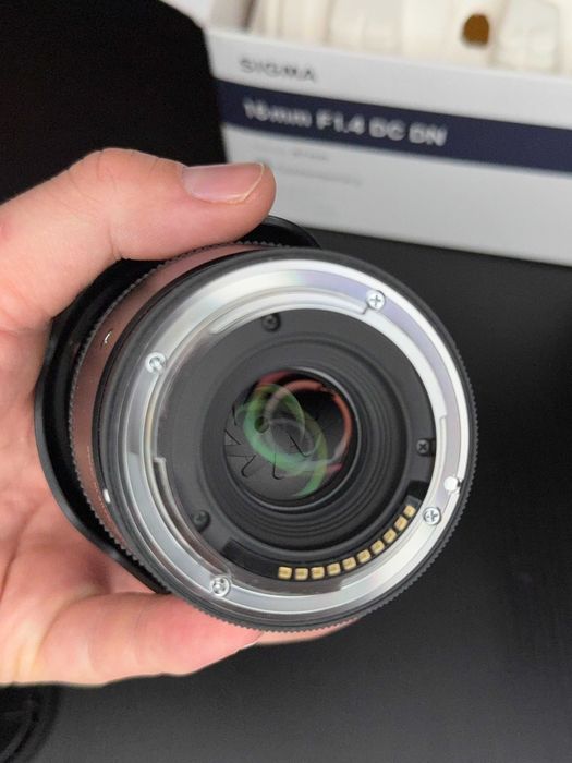 Sigma 16mm F1.4 DC DN | Contemporary за Sony E-Mount – Топ Състояние!