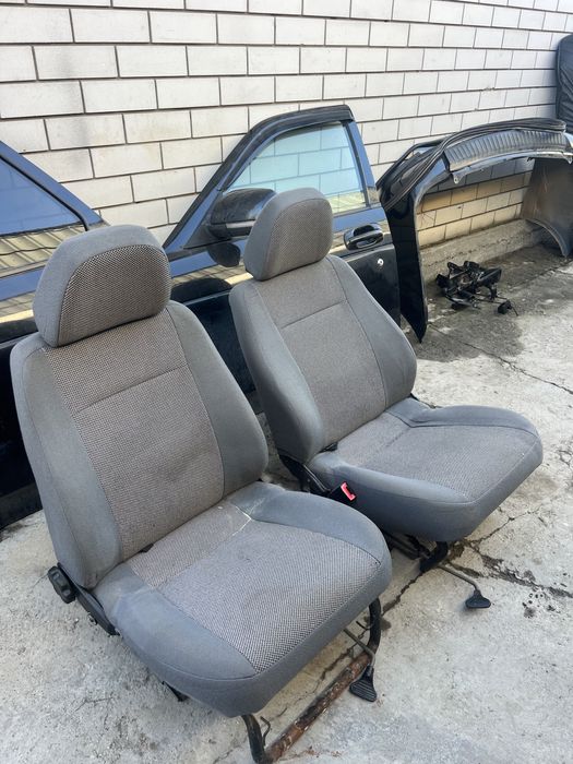 Передние сиденья на Приору 1