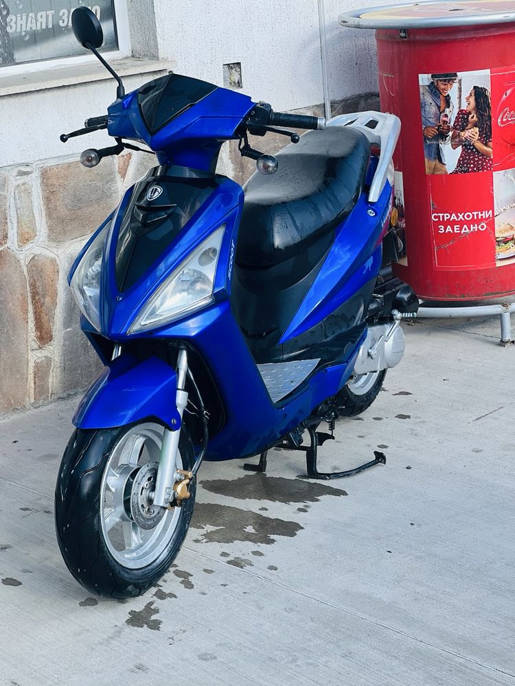 Скутер 50 cc в перфектно състояние