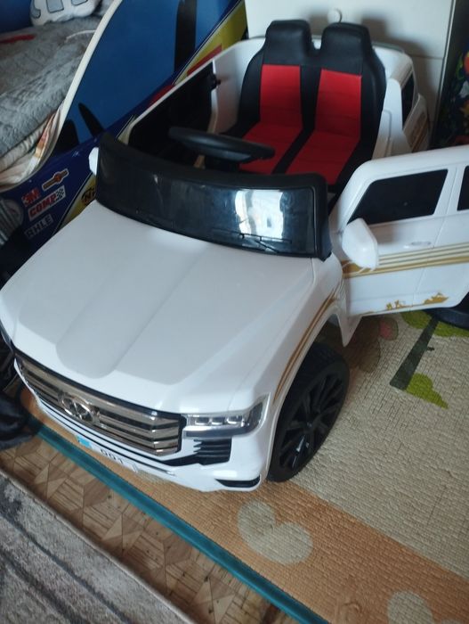 Продам машину на пульте и можно ездить самому